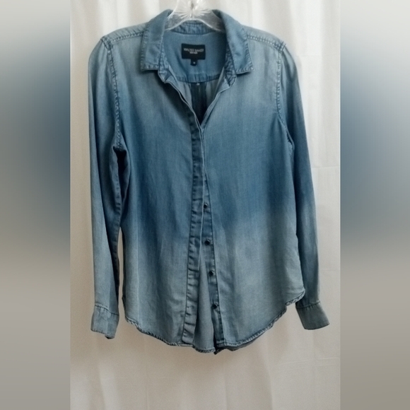 Walter Baker Ombré Blue Denim Back Zip  Up Long Sleeves Gunmetal Button Blouse - Picture 7 of 16